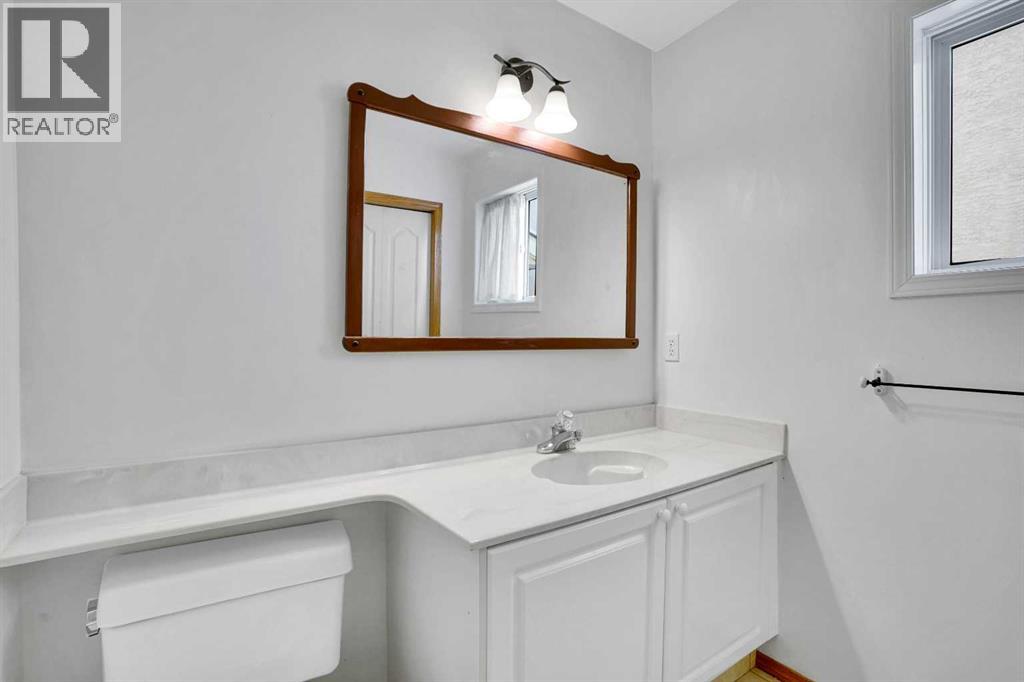 46 Somerset Close Sw, Calgary, Alberta  T2Y 3C5 - Photo 22 - A2279398