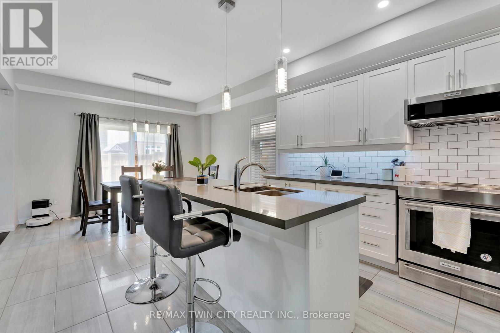 16 Cumberland Street, Brantford, Ontario  N3S 7J6 - Photo 4 - X12711878