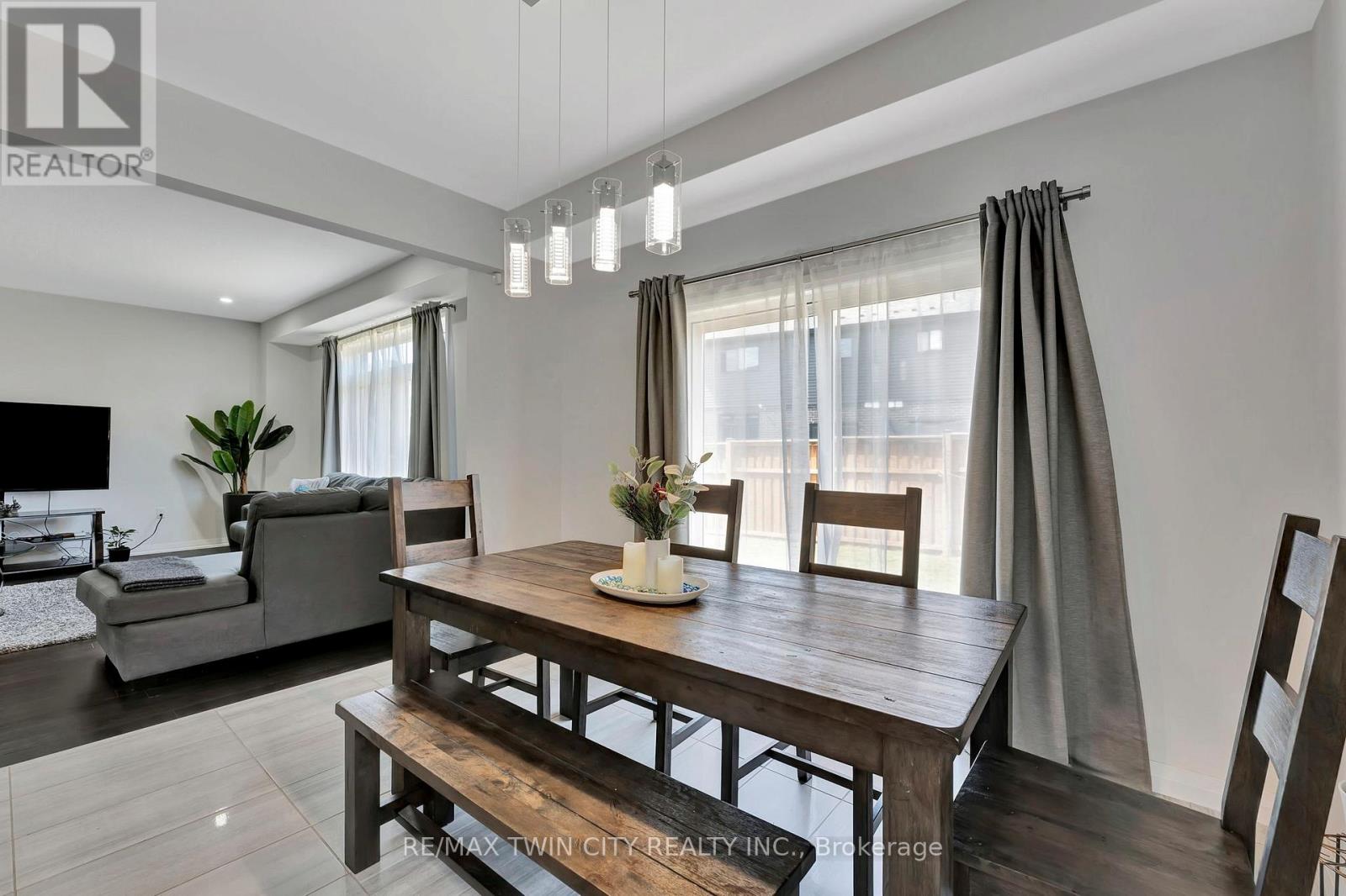 16 Cumberland Street, Brantford, Ontario  N3S 7J6 - Photo 6 - X12711878