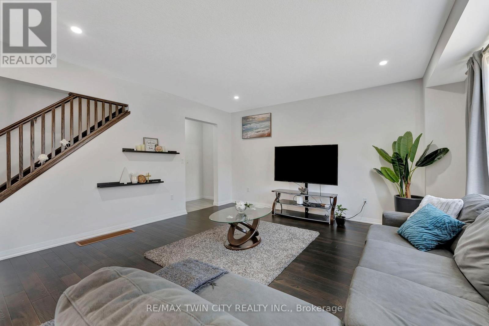 16 Cumberland Street, Brantford, Ontario  N3S 7J6 - Photo 7 - X12711878