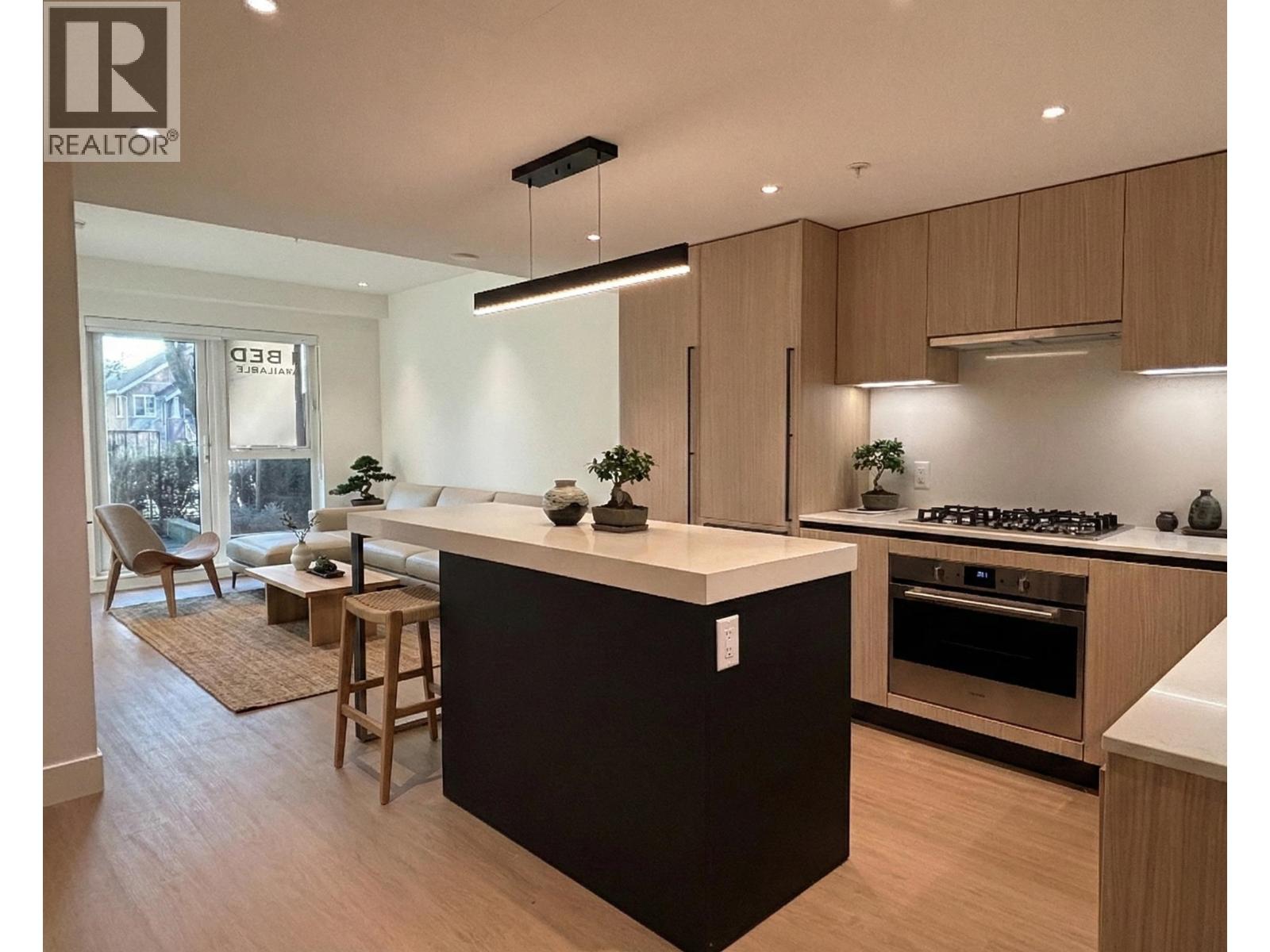 113 2235 E Broadway, Vancouver, British Columbia  V5N 0J5 - Photo 1 - R3080624