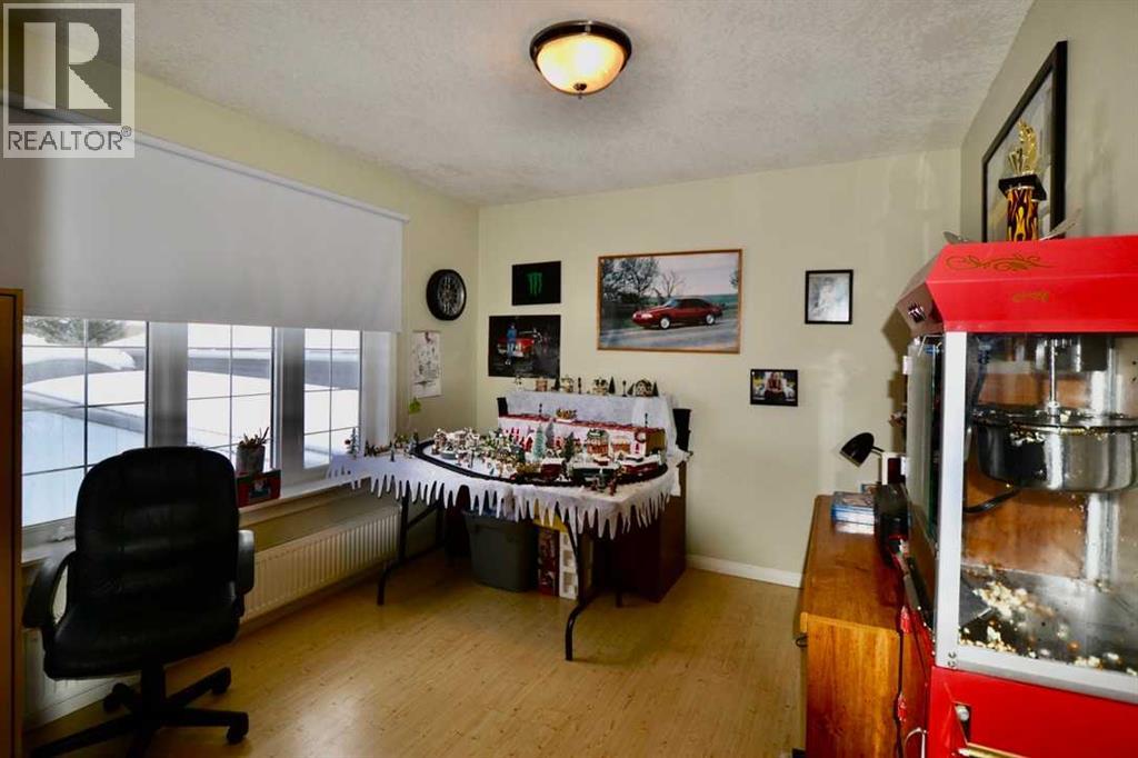 660 1 Avenue, Irricana, Alberta  T0M 1B0 - Photo 11 - A2274113