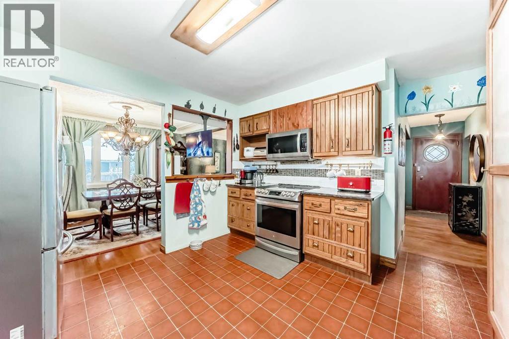 5923 Thorncliffe Drive Nw, Calgary, Alberta  T2K 2Z9 - Photo 5 - A2276899