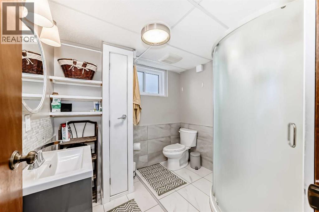 5923 Thorncliffe Drive Nw, Calgary, Alberta  T2K 2Z9 - Photo 39 - A2276899