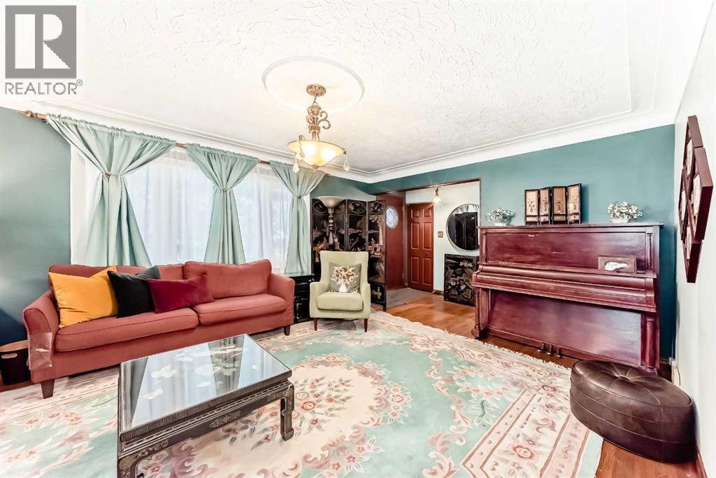 5923 Thorncliffe Drive Nw, Calgary, Alberta  T2K 2Z9 - Photo 14 - A2276899