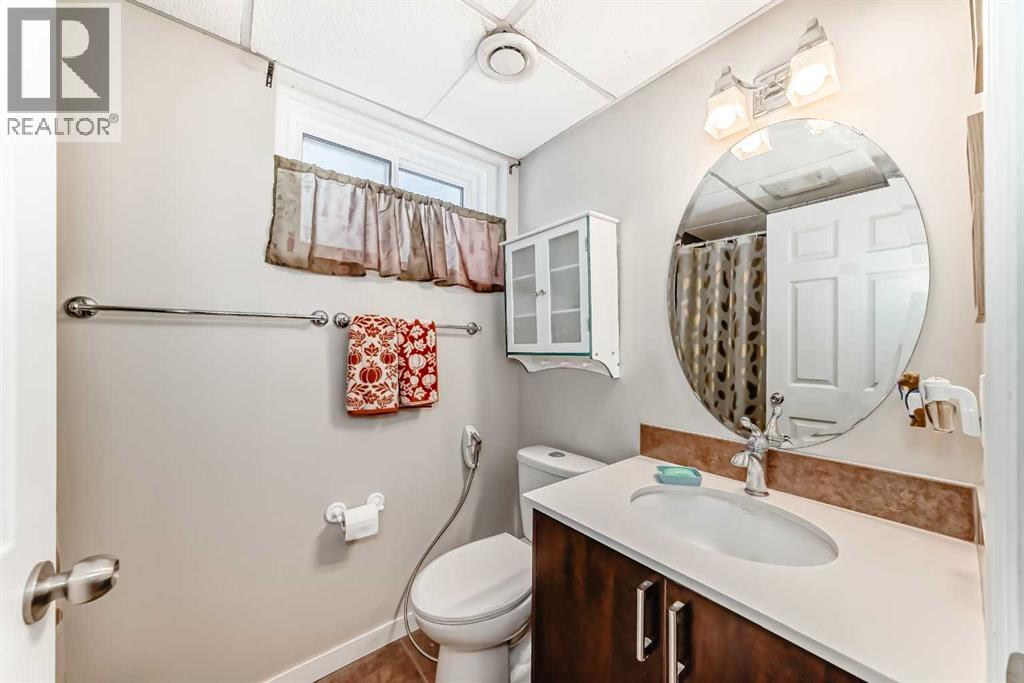 5923 Thorncliffe Drive Nw, Calgary, Alberta  T2K 2Z9 - Photo 35 - A2276899