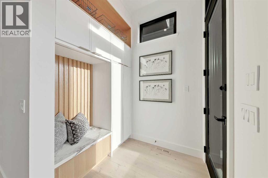 2008 8 Avenue Se, Calgary, Alberta  T2G 0N7 - Photo 2 - A2279920