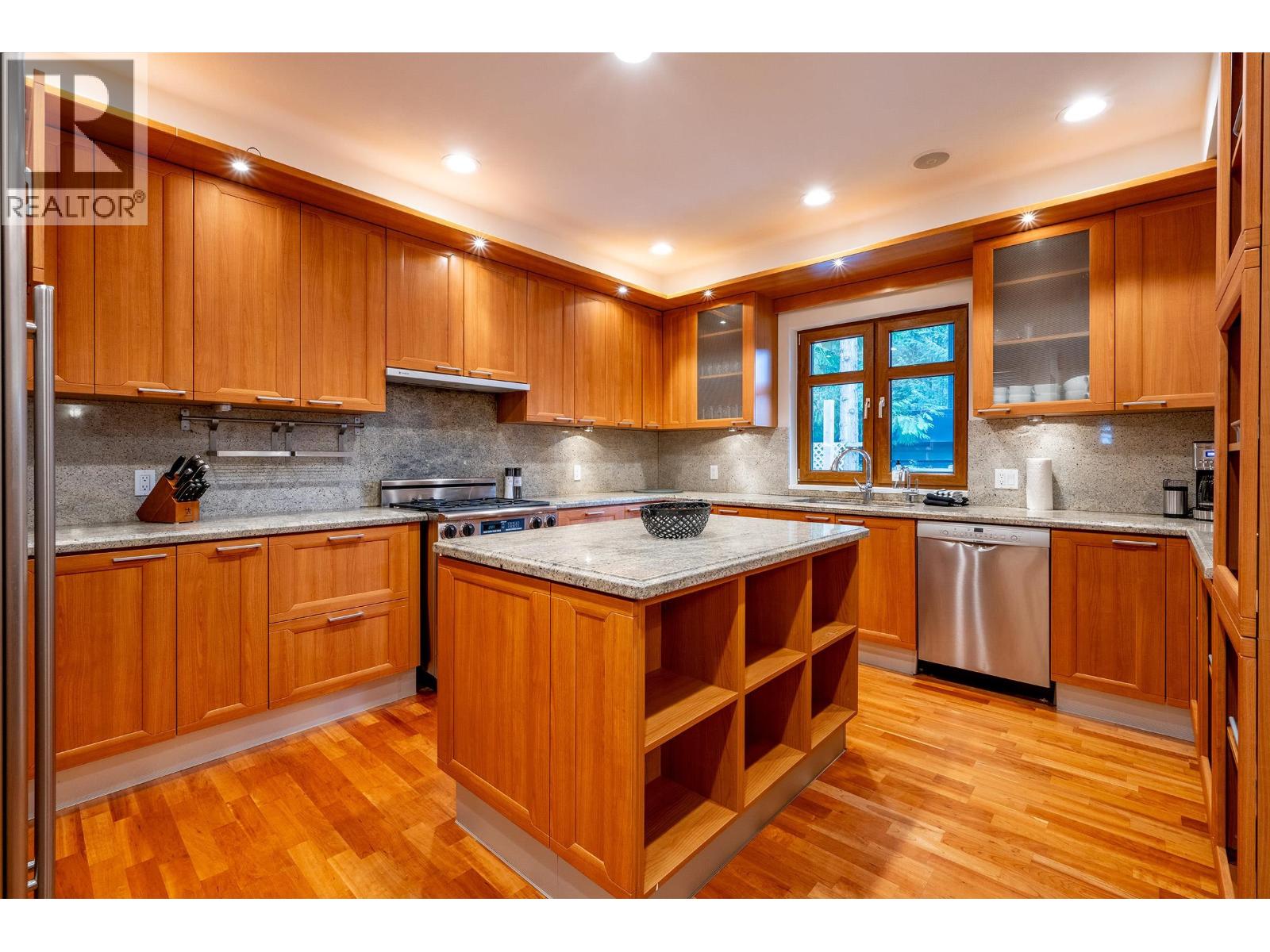 3012 Alpine Crescent, Whistler, British Columbia  V8E 0B8 - Photo 6 - R3080925