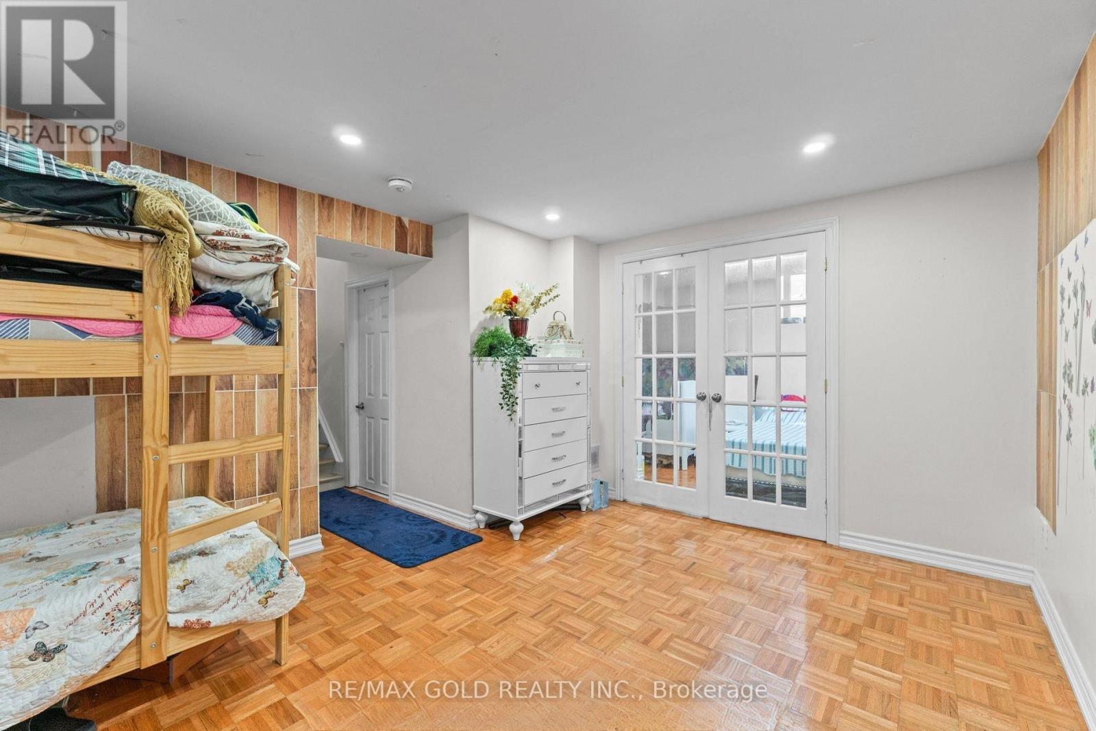 14 Albemarle Court, Brampton, Ontario  L6Z 1R4 - Photo 3 - W12711892