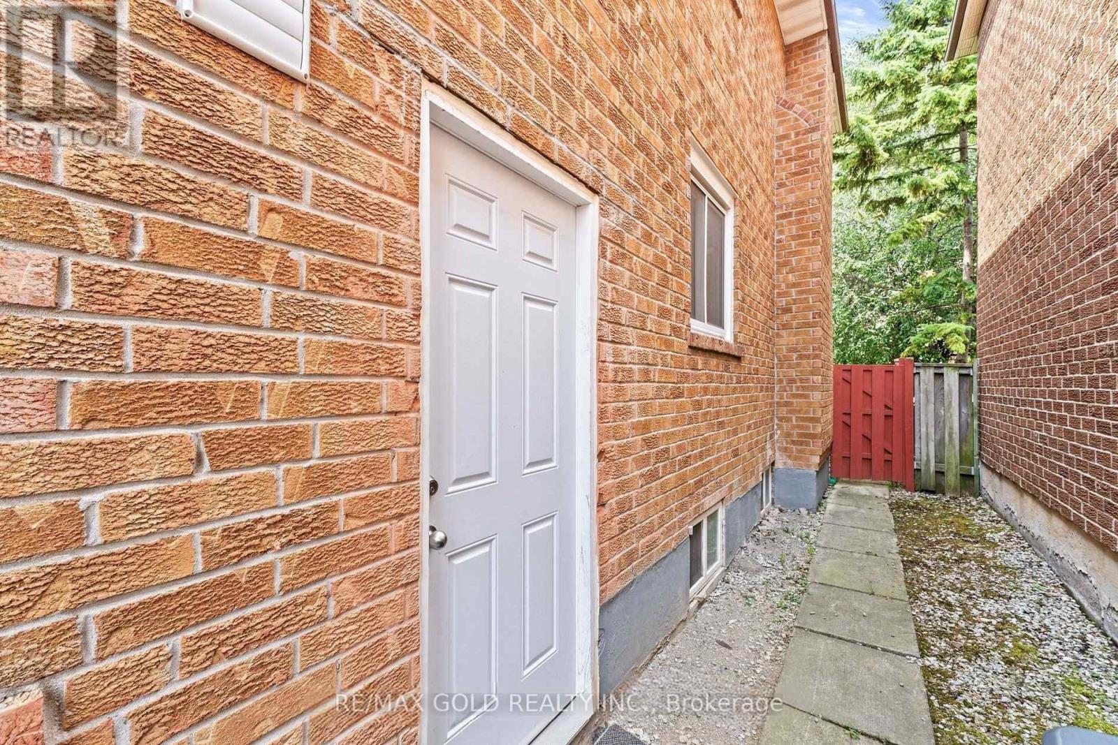 14 Albemarle Court, Brampton, Ontario  L6Z 1R4 - Photo 12 - W12711892