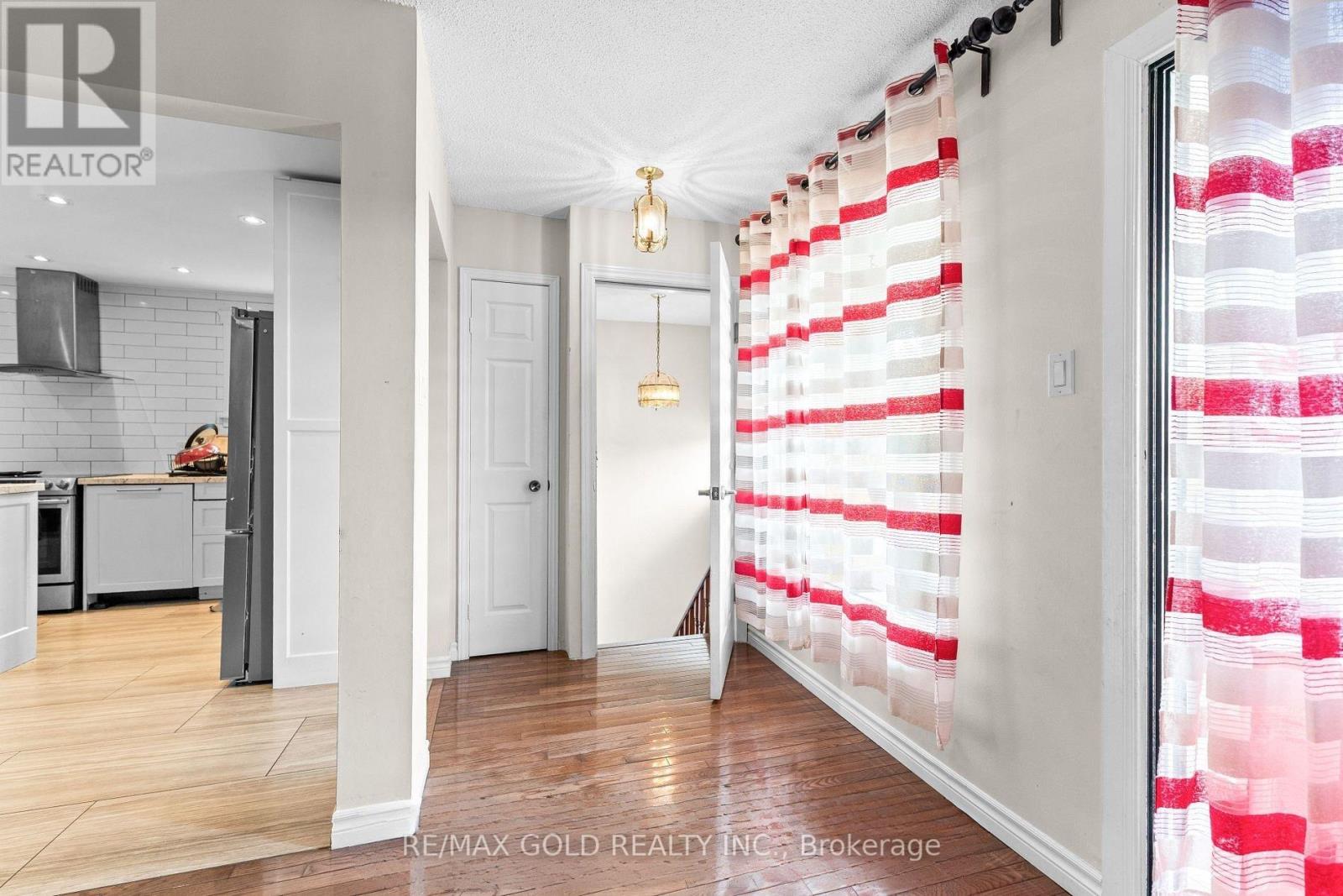 14 Albemarle Court, Brampton, Ontario  L6Z 1R4 - Photo 2 - W12711892