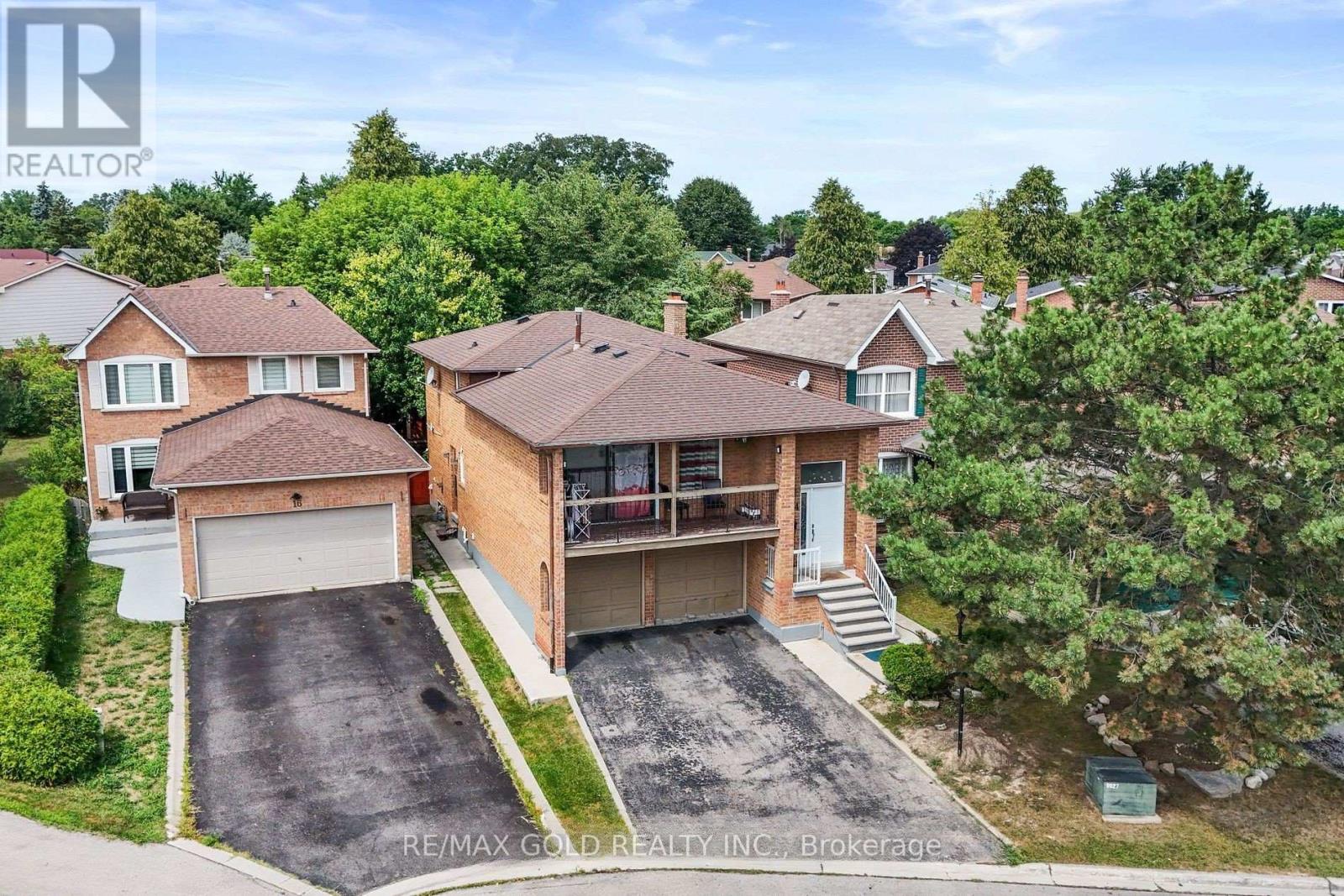 14 Albemarle Court, Brampton, Ontario  L6Z 1R4 - Photo 7 - W12711892