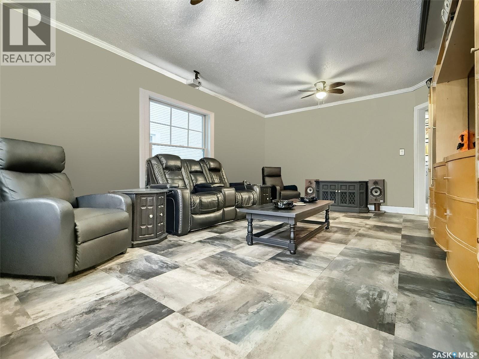 236 7th Avenue Nw, Swift Current, Saskatchewan  S9H 0Y8 - Photo 3 - SK026477