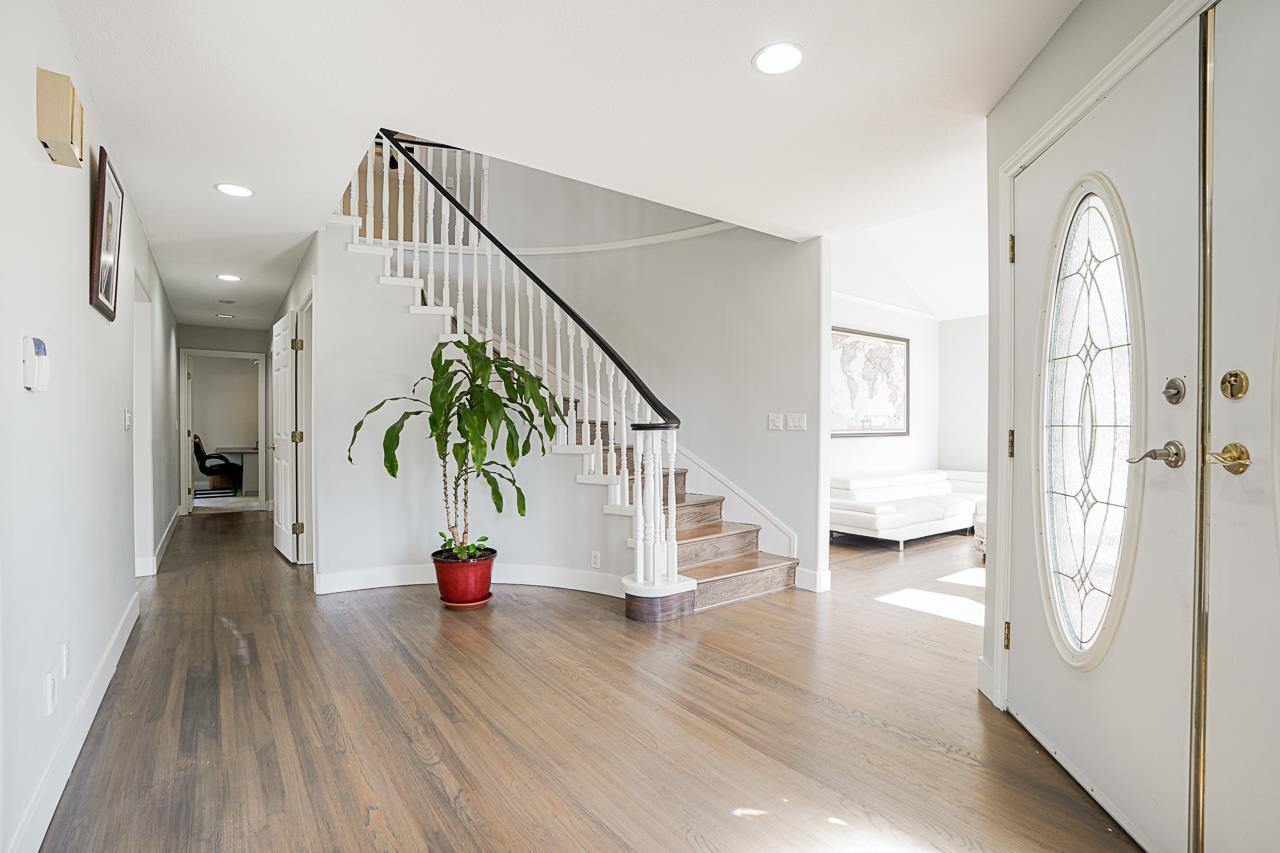 18467 55 Avenue, Surrey, British Columbia  V3S 8S1 - Photo 4 - R3079199