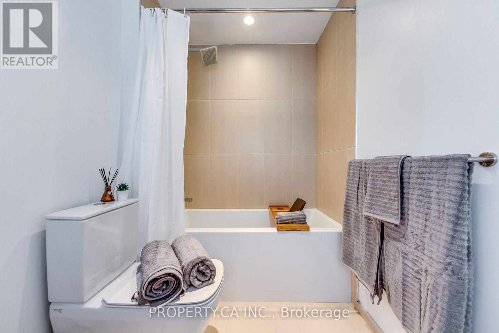 2505 - 70 Temperance Street, Toronto, Ontario  M5H 0B1 - Photo 12 - C12711938