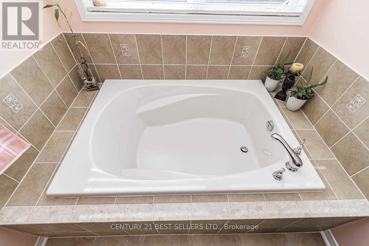 3358 Mikalda Road, Burlington, Ontario  L7M 0K9 - Photo 25 - W12711946