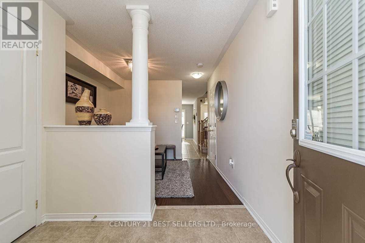 3358 Mikalda Road, Burlington, Ontario  L7M 0K9 - Photo 5 - W12711946