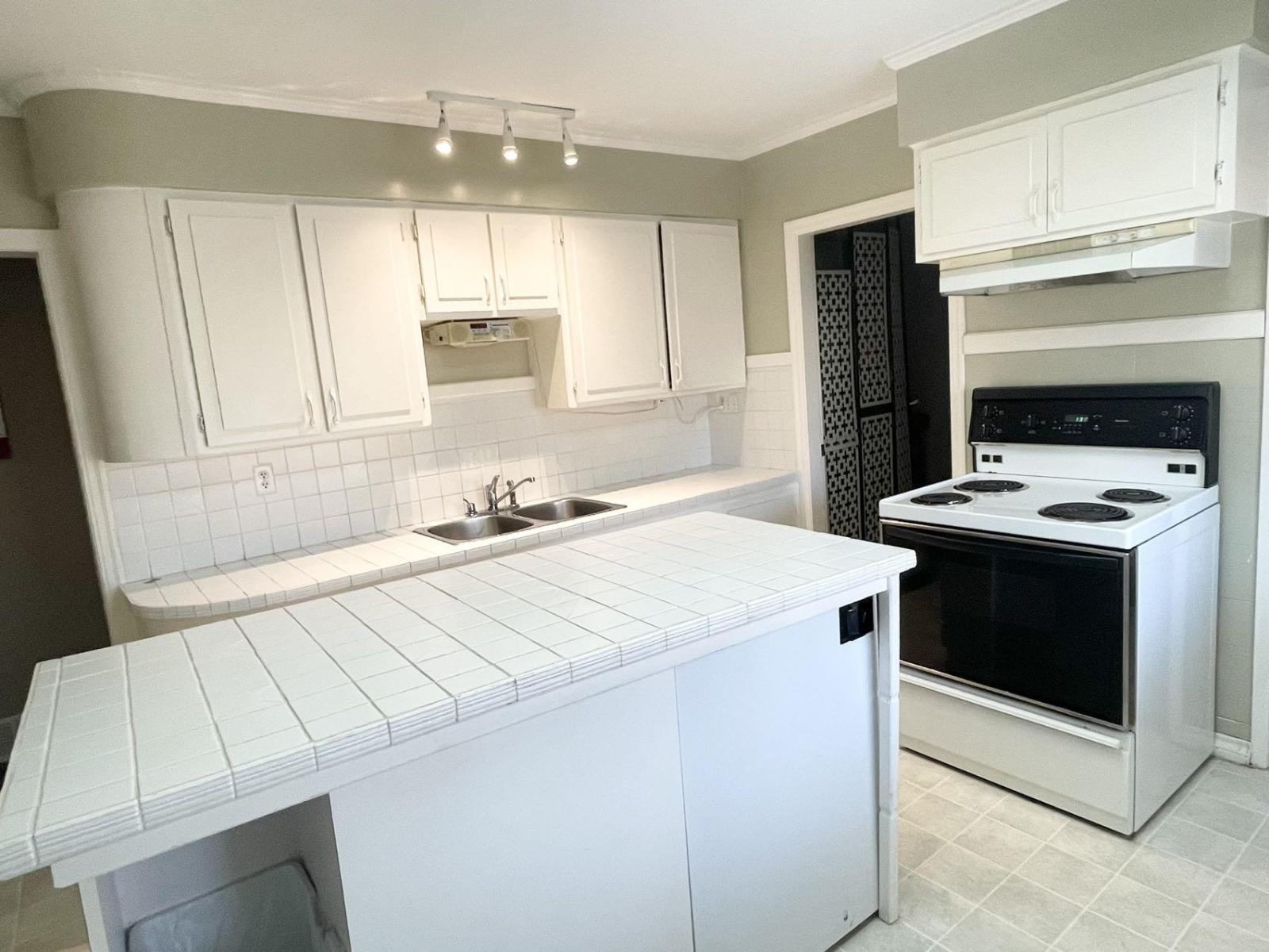 16066 16 Avenue, Surrey, British Columbia  V4A 1S5 - Photo 8 - R3081182