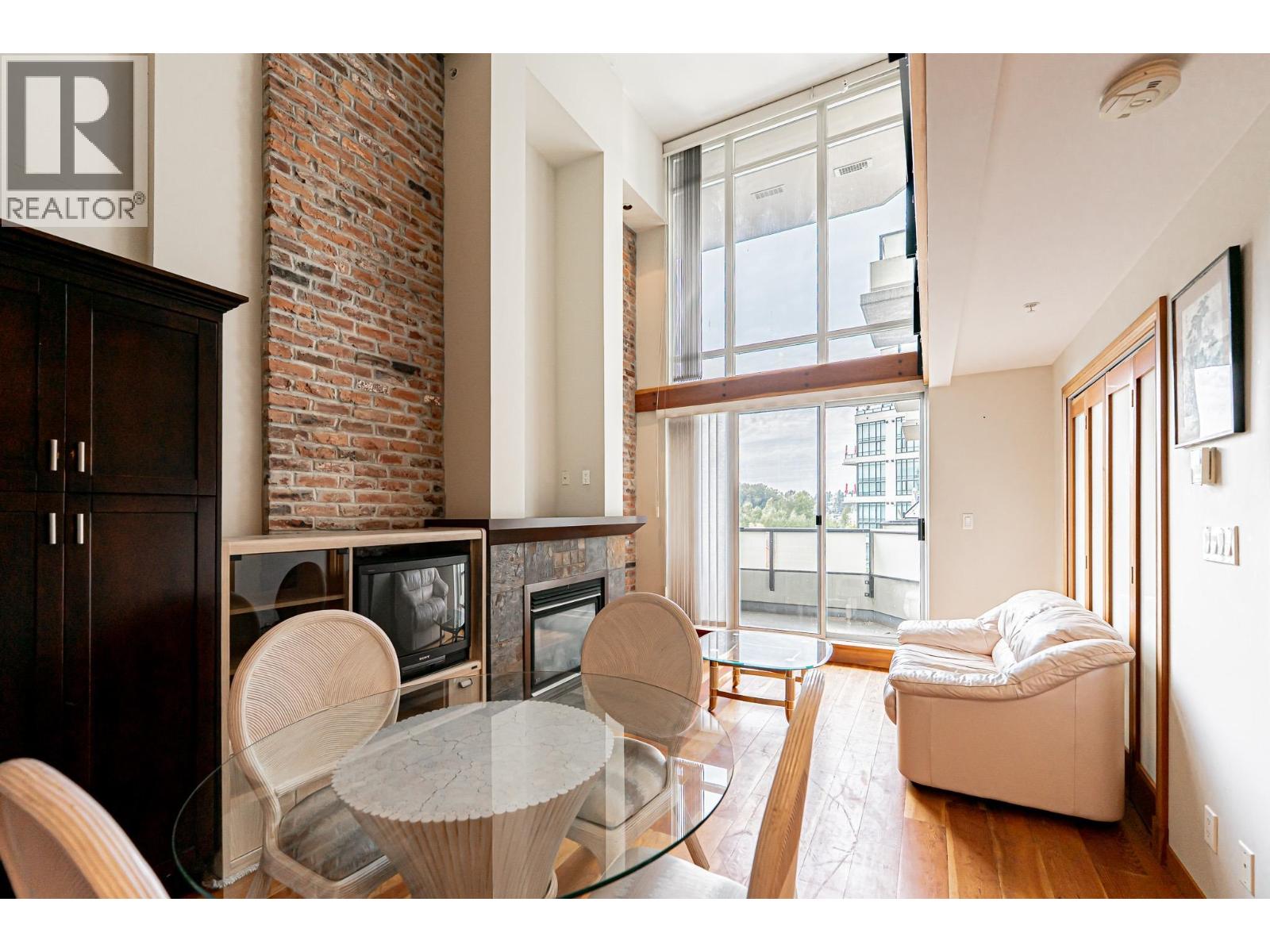 412 10 Renaissance Square, New Westminster, British Columbia  V3M 7B1 - Photo 4 - R3080742