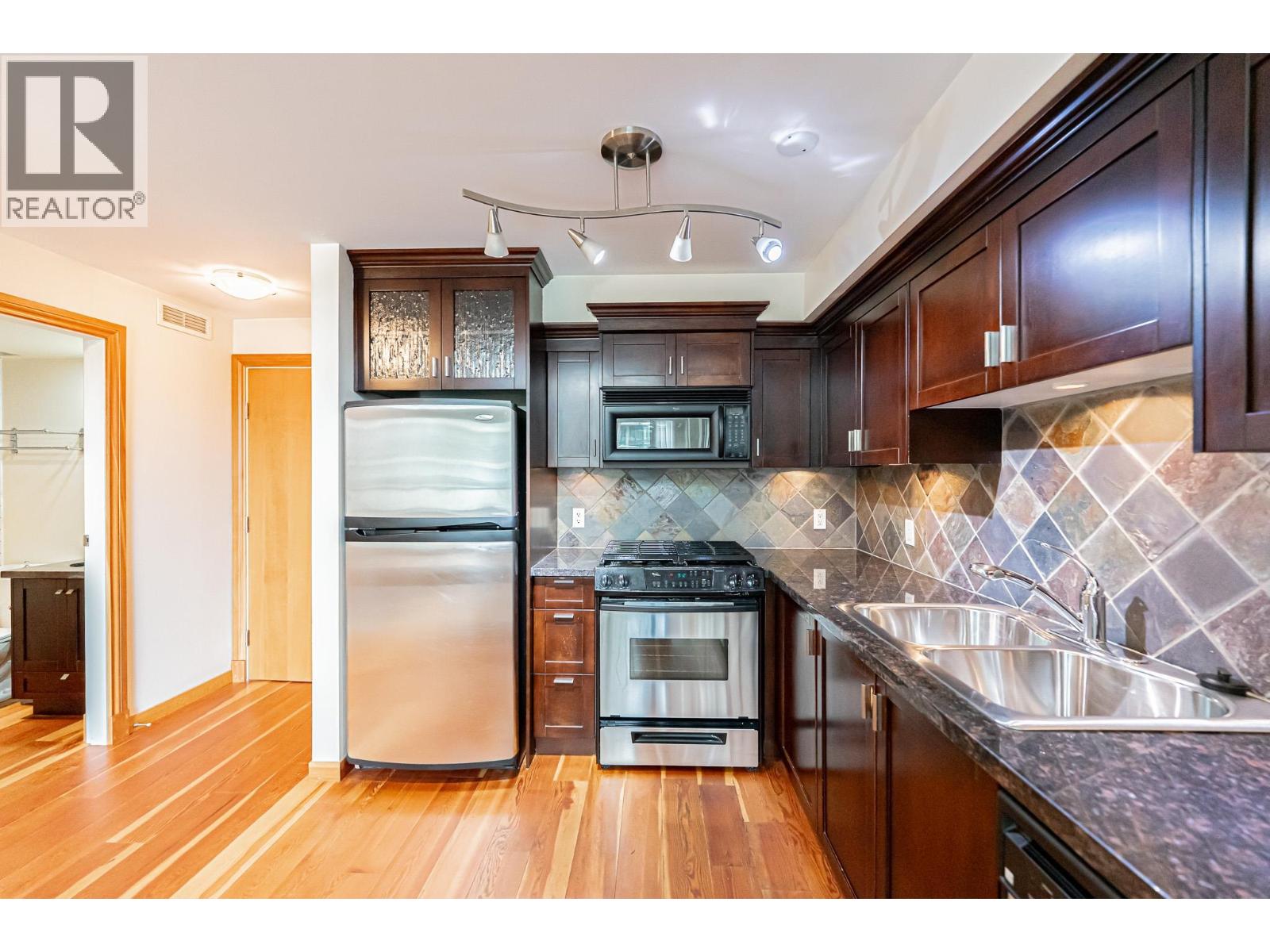 412 10 Renaissance Square, New Westminster, British Columbia  V3M 7B1 - Photo 16 - R3080742