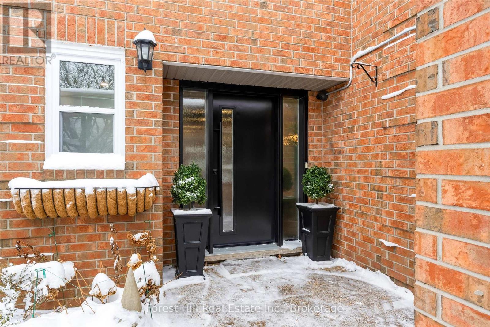 2006 Brant Street, Burlington, Ontario  L7P 3A6 - Photo 3 - W12712002