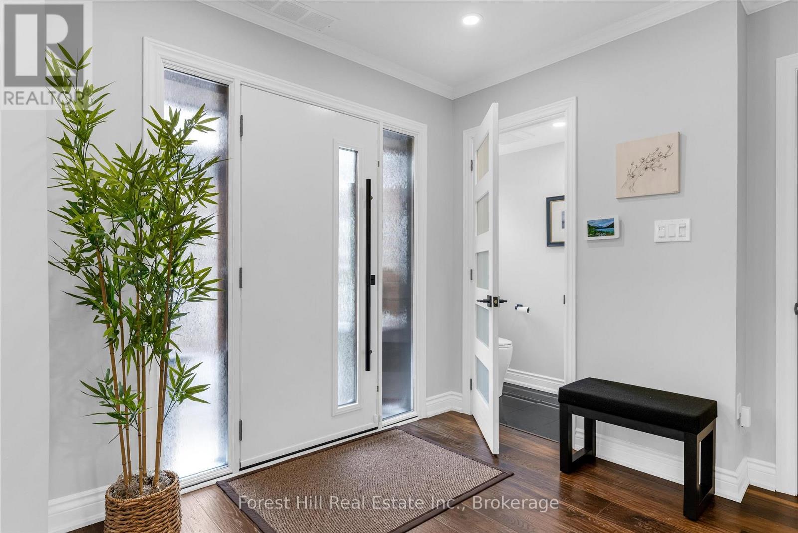 2006 Brant Street, Burlington, Ontario  L7P 3A6 - Photo 4 - W12712002