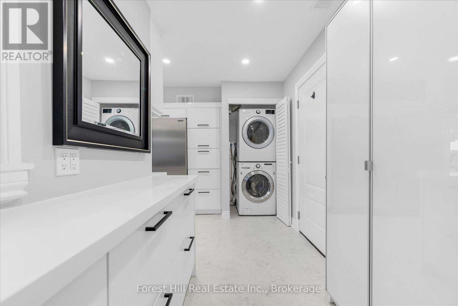 2006 Brant Street, Burlington, Ontario  L7P 3A6 - Photo 9 - W12712002