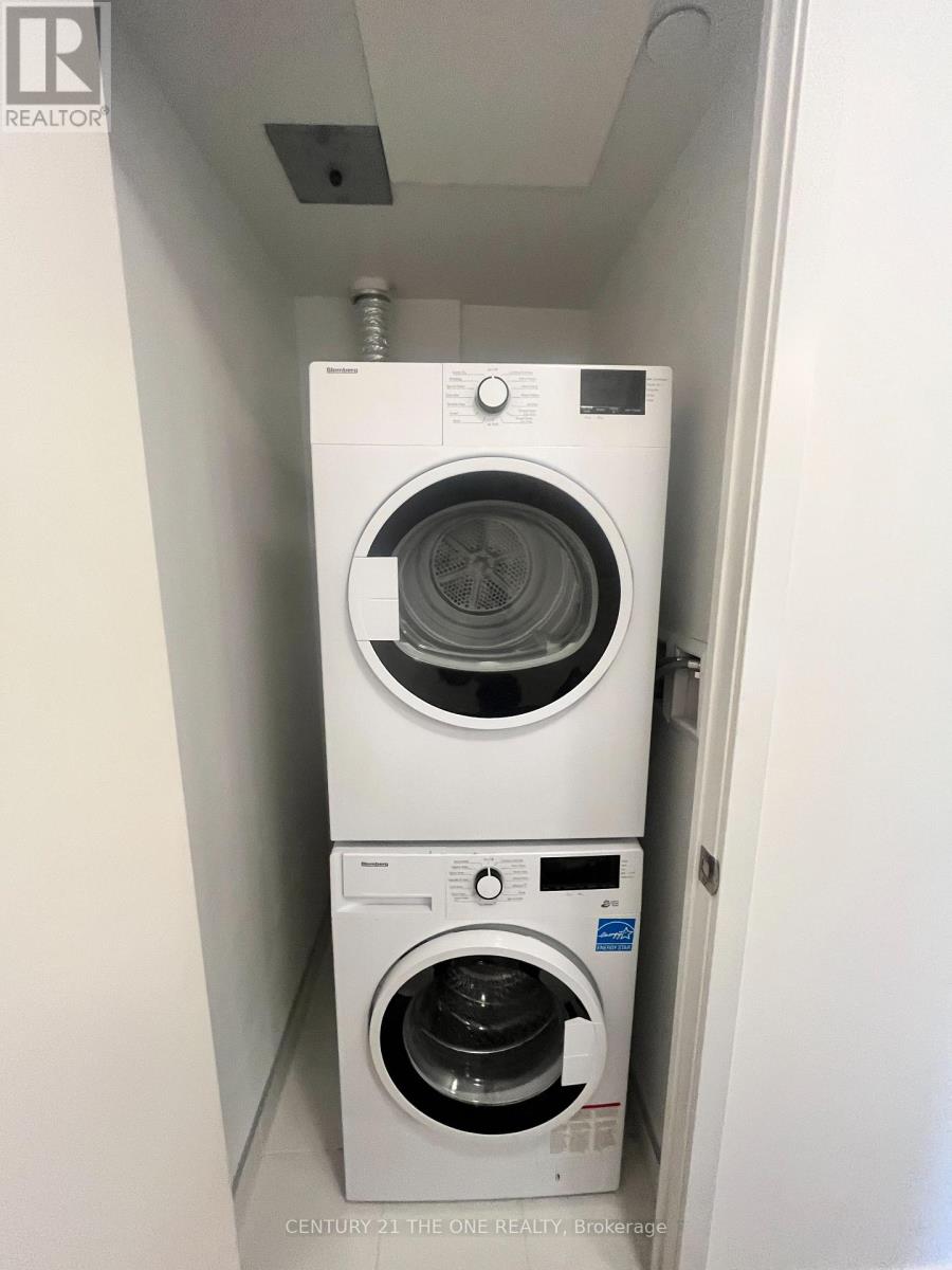 709 - 11 Wellesley Street W, Toronto, Ontario  M4Y 0G4 - Photo 11 - C12712006