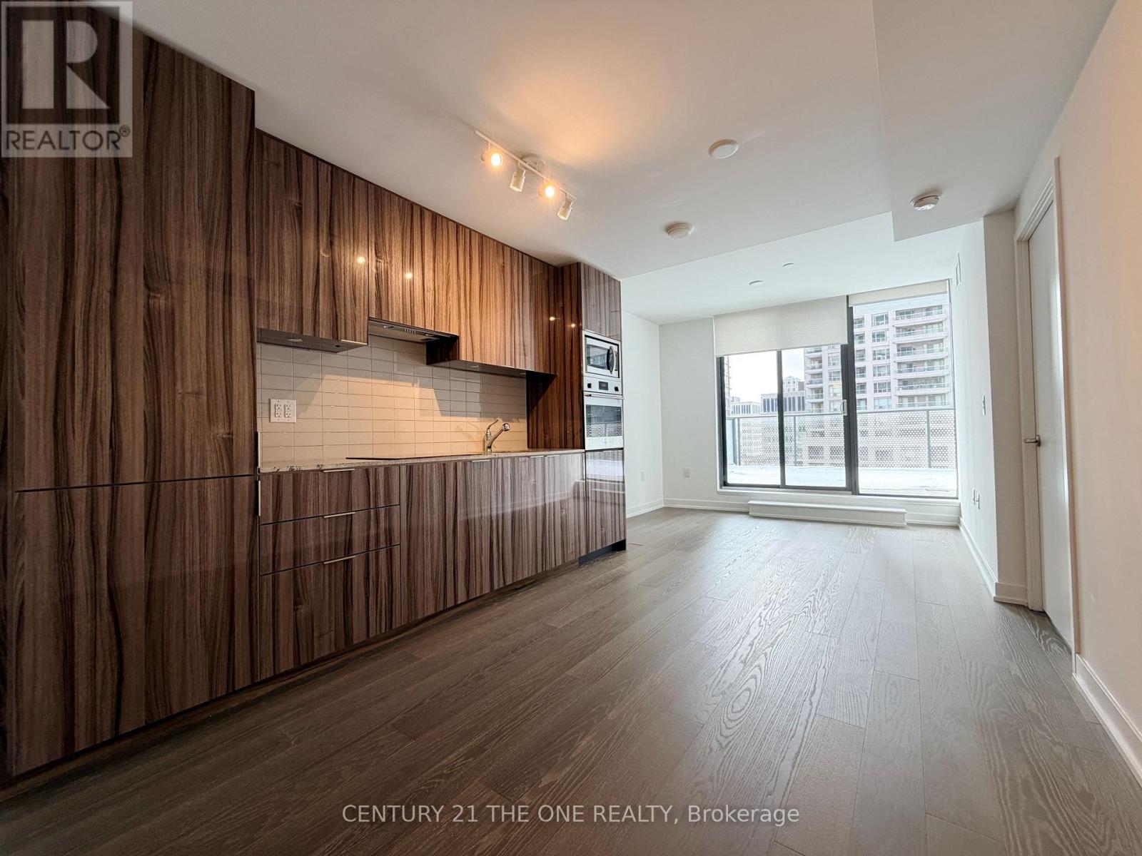 709 - 11 Wellesley Street W, Toronto, Ontario  M4Y 0G4 - Photo 2 - C12712006