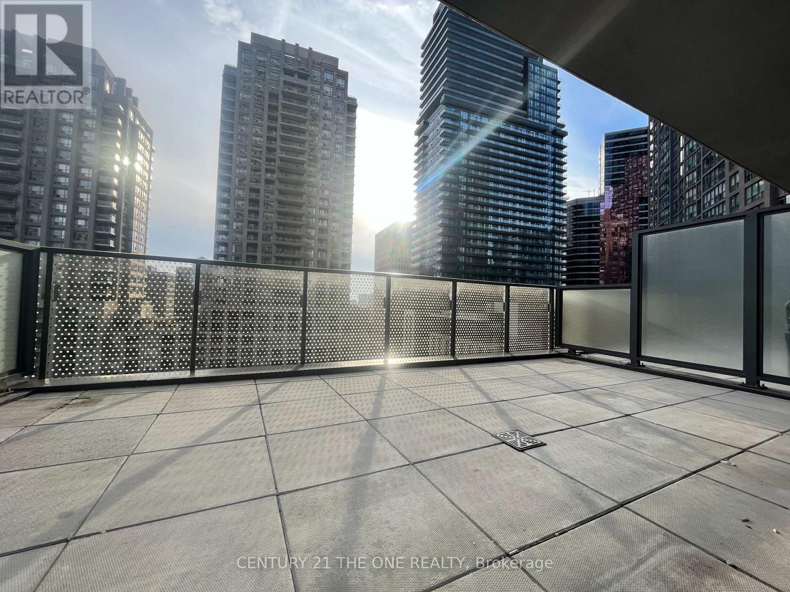 709 - 11 Wellesley Street W, Toronto, Ontario  M4Y 0G4 - Photo 8 - C12712006