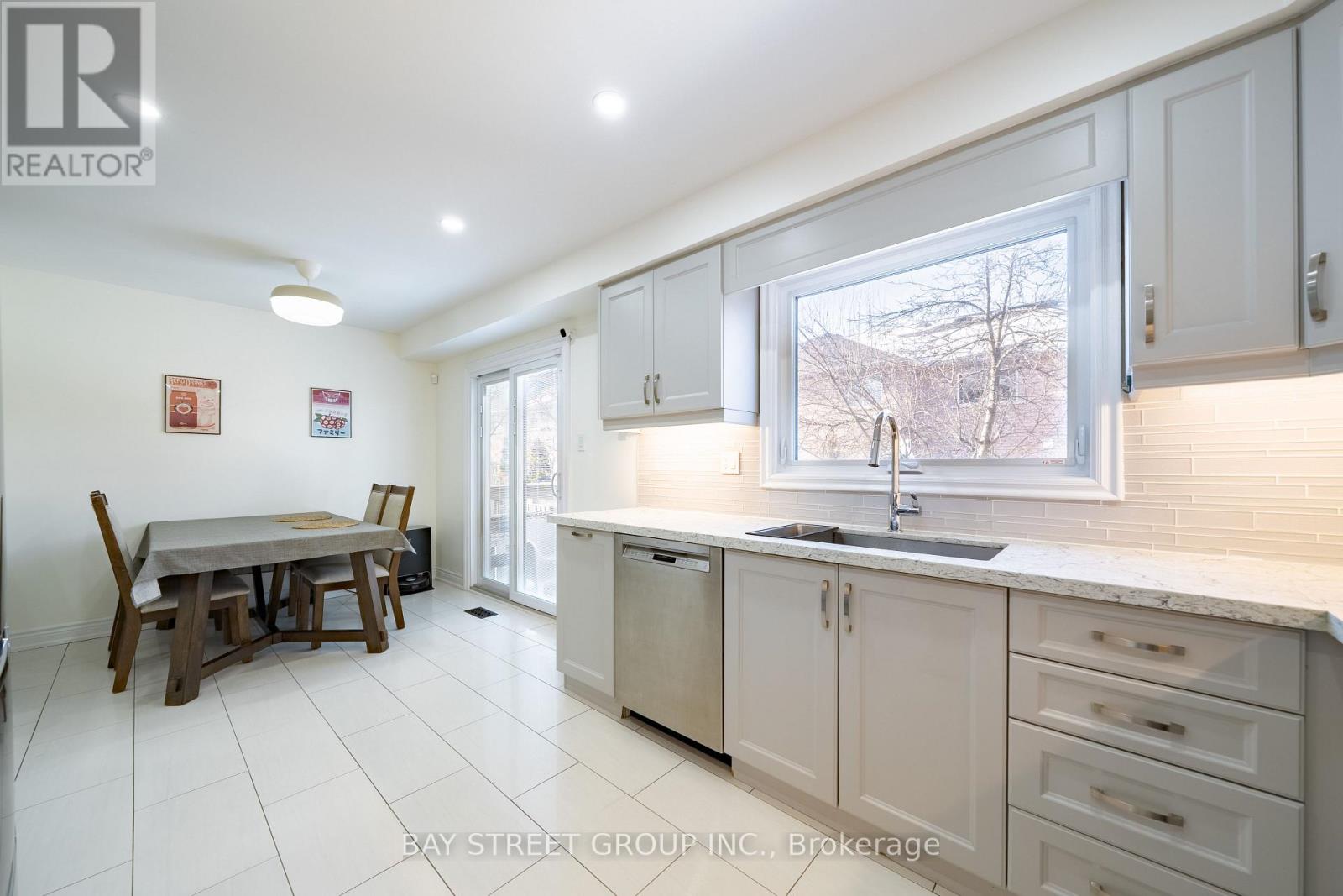 26 Moresby Street, Richmond Hill, Ontario  L4B 4K9 - Photo 10 - N12712000