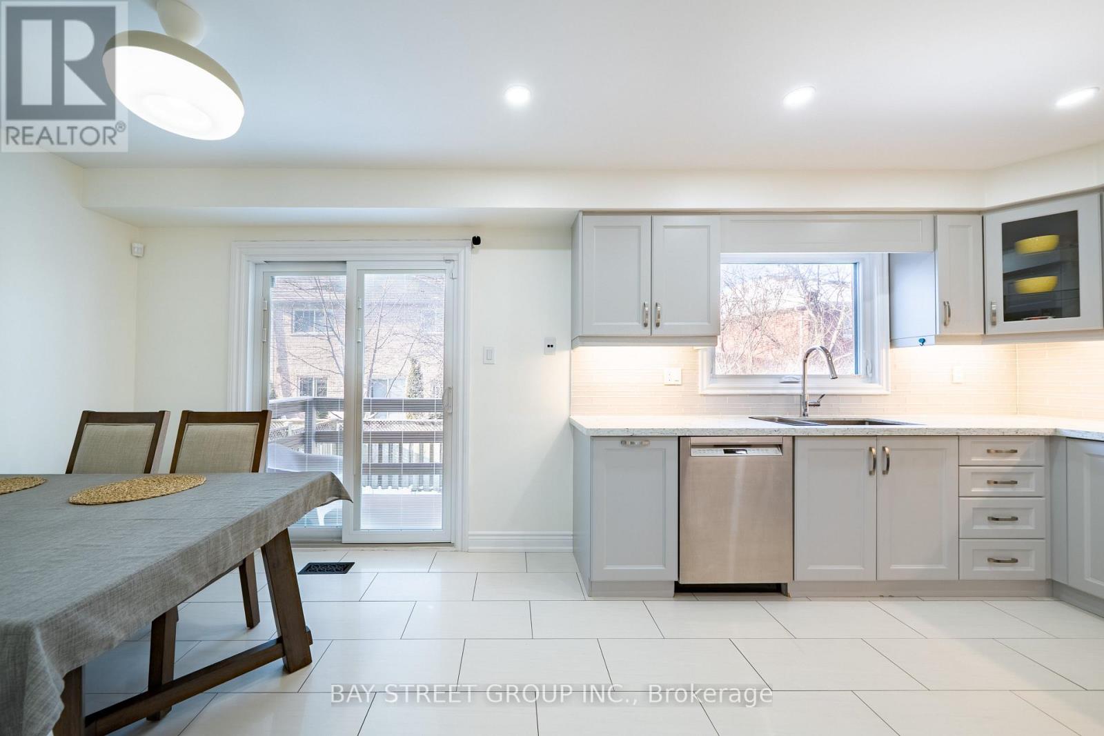 26 Moresby Street, Richmond Hill, Ontario  L4B 4K9 - Photo 12 - N12712000