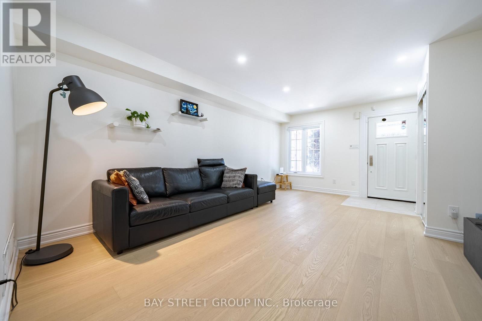 26 Moresby Street, Richmond Hill, Ontario  L4B 4K9 - Photo 4 - N12712000