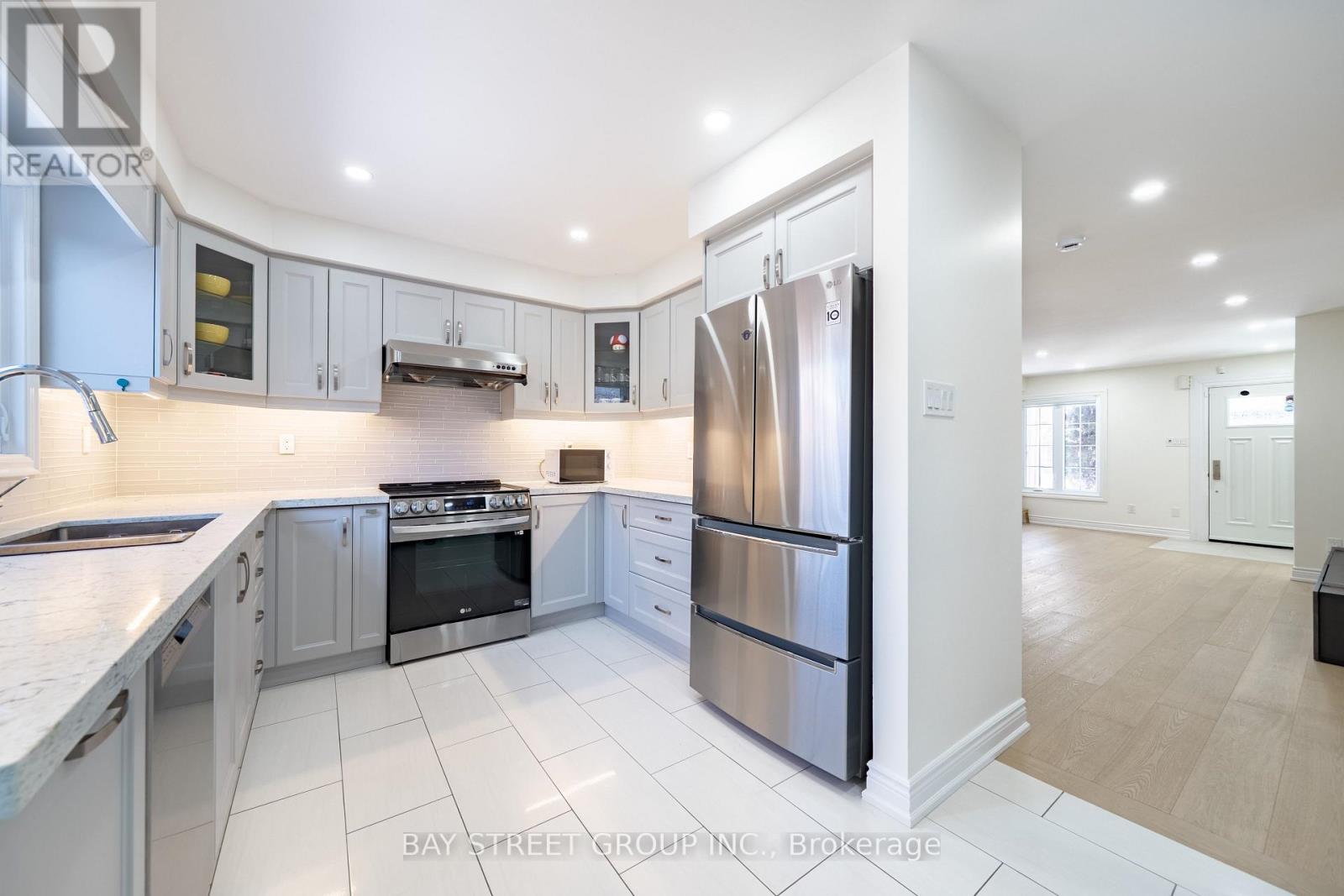 26 Moresby Street, Richmond Hill, Ontario  L4B 4K9 - Photo 8 - N12712000