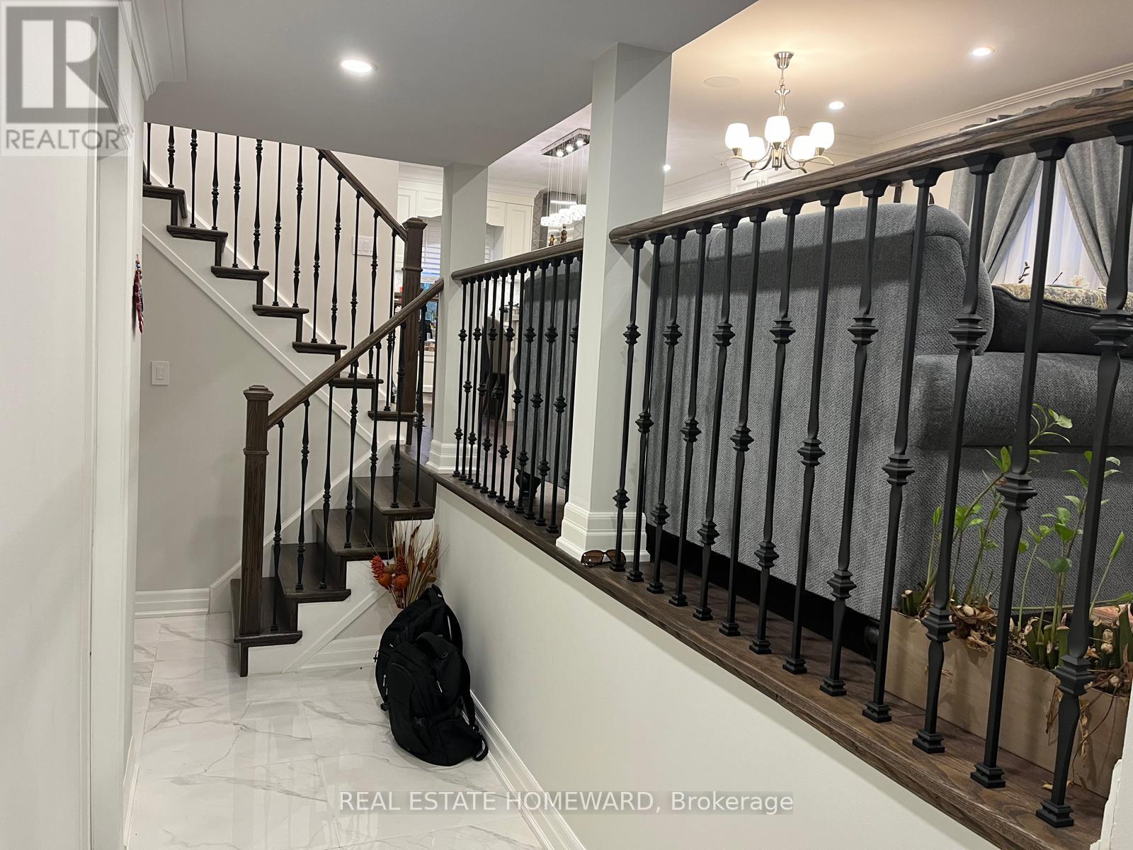 33 Braeburn Drive, Markham, Ontario  L3T 4V2 - Photo 2 - N12712024