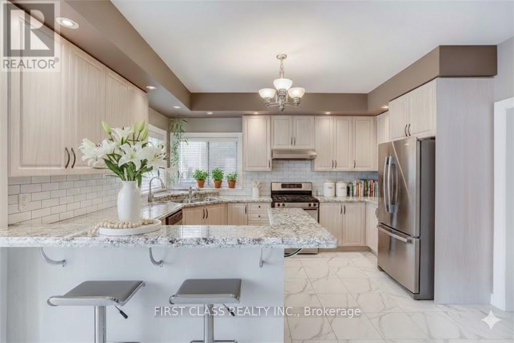 333 Weldrick Road E, Richmond Hill, Ontario  L4C 8L6 - Photo 10 - N12712036