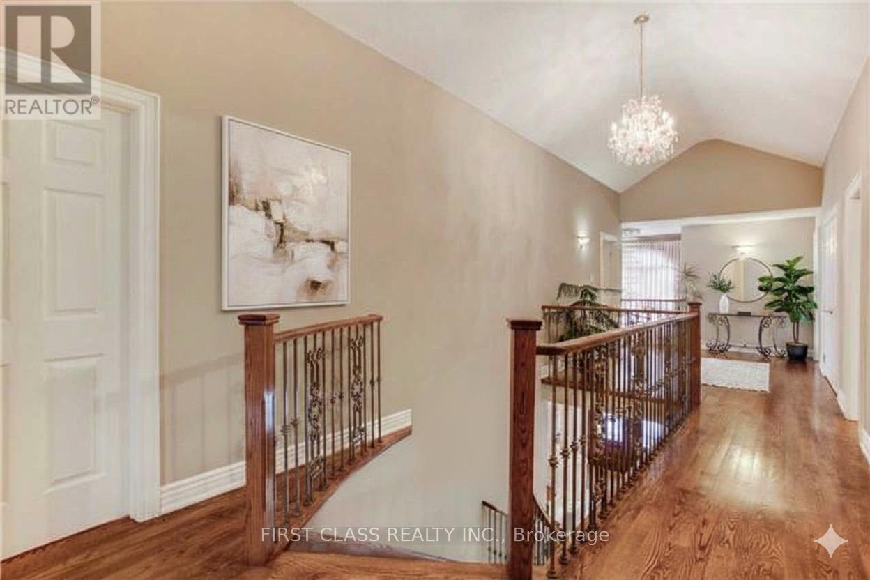 333 Weldrick Road E, Richmond Hill, Ontario  L4C 8L6 - Photo 11 - N12712036