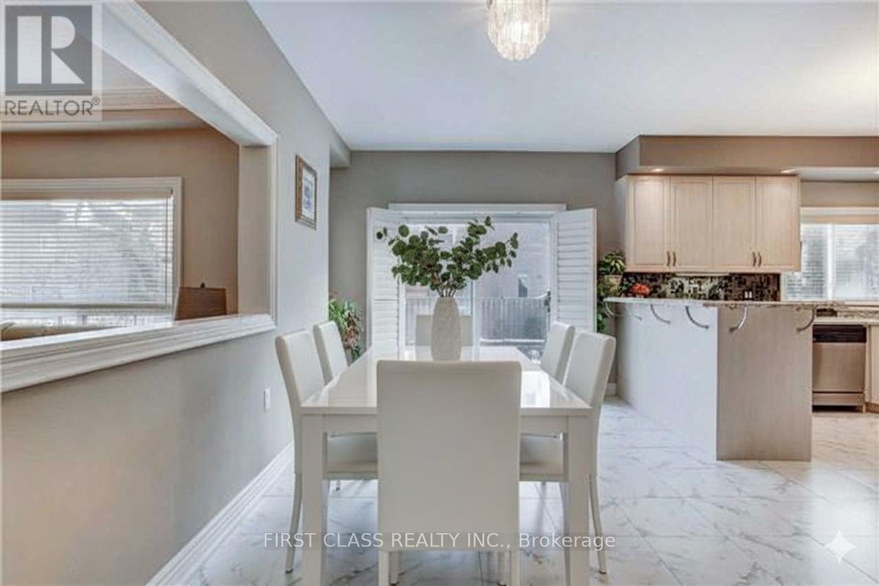 333 Weldrick Road E, Richmond Hill, Ontario  L4C 8L6 - Photo 6 - N12712036