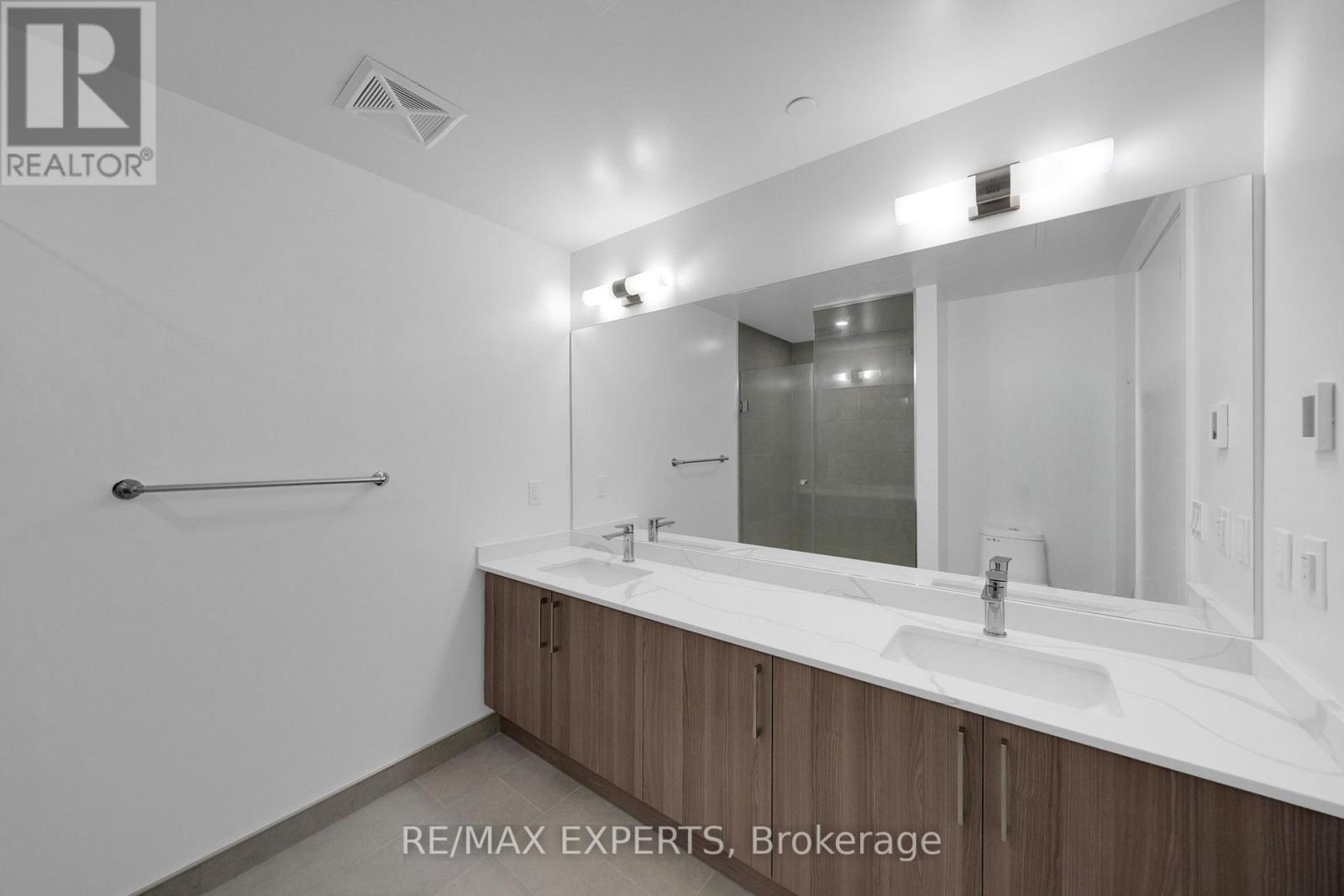 203 - 2075 King Road, King, Ontario  L7B 0R6 - Photo 17 - N12712054