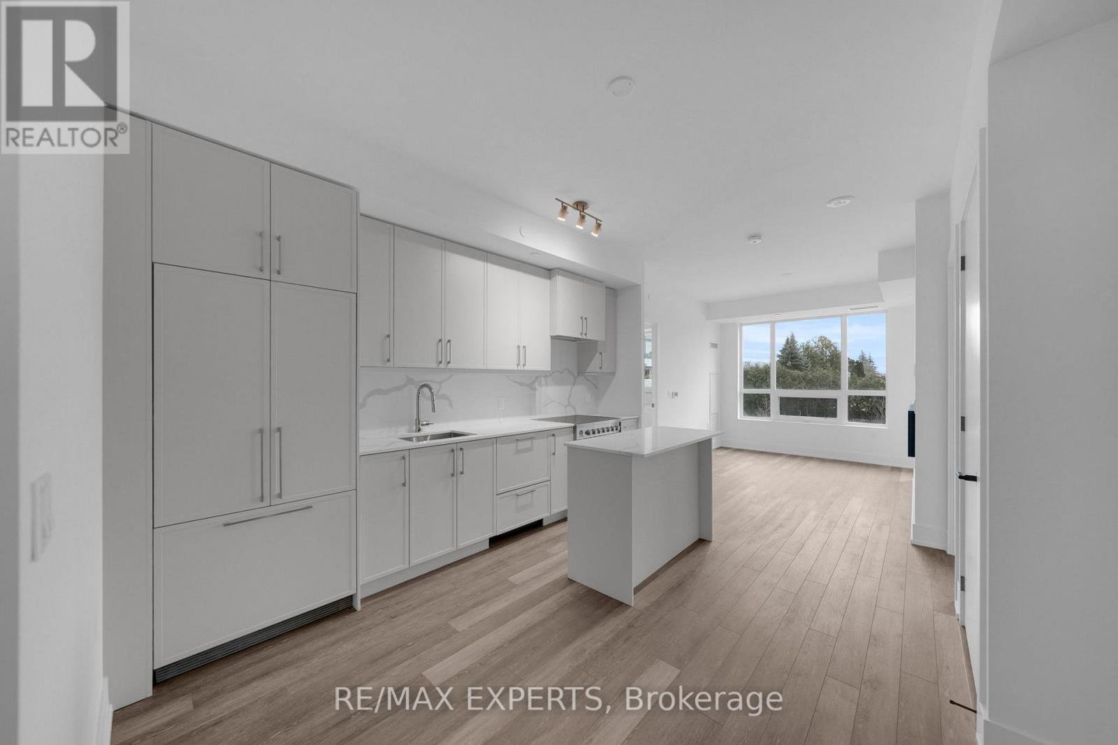 203 - 2075 King Road, King, Ontario  L7B 0R6 - Photo 3 - N12712054