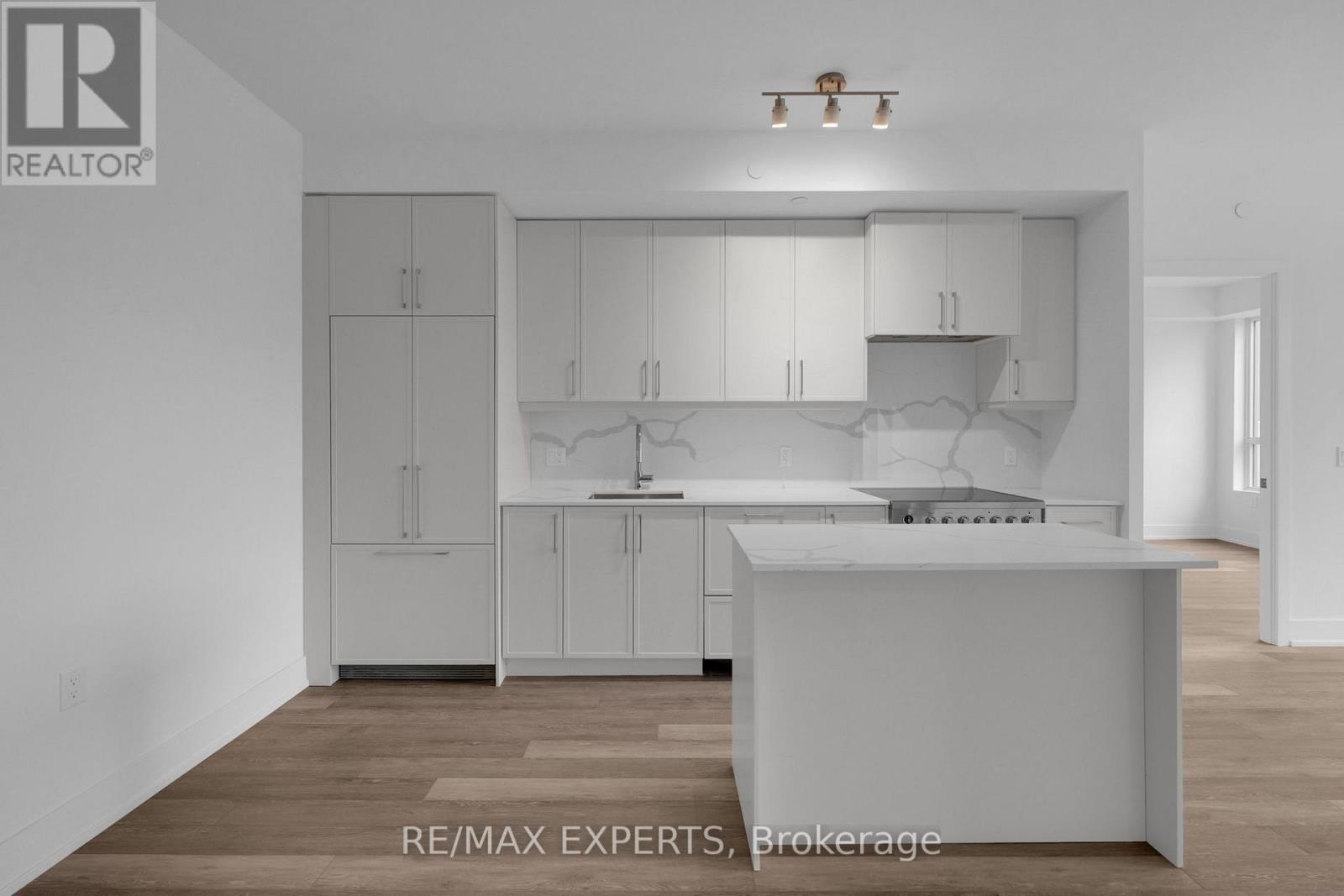 203 - 2075 King Road, King, Ontario  L7B 0R6 - Photo 4 - N12712054