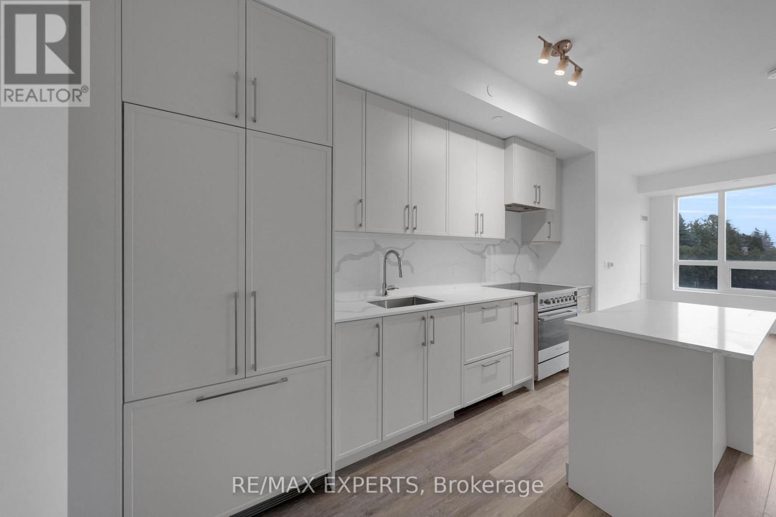 203 - 2075 King Road, King, Ontario  L7B 0R6 - Photo 5 - N12712054