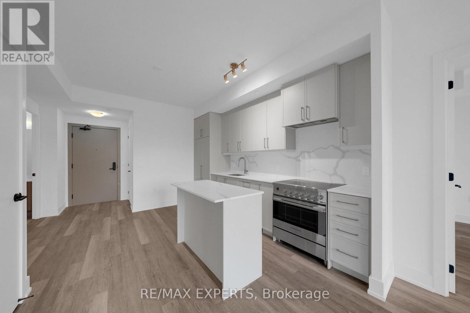 203 - 2075 King Road, King, Ontario  L7B 0R6 - Photo 6 - N12712054