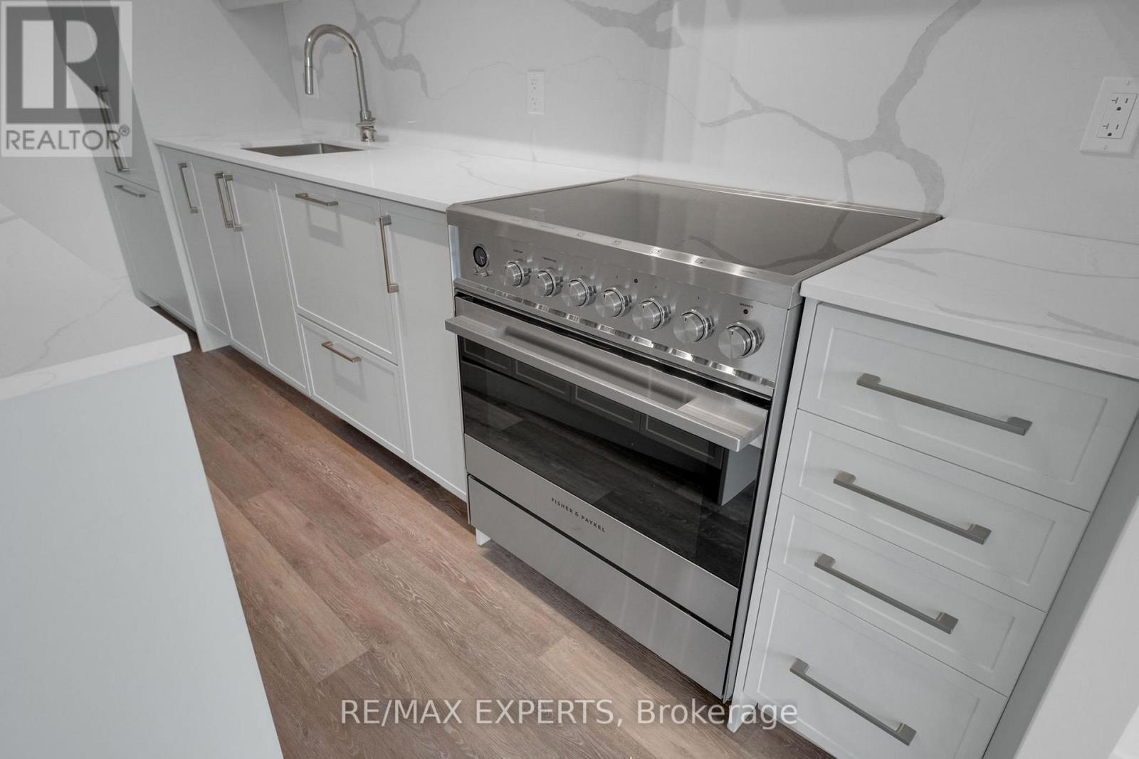 203 - 2075 King Road, King, Ontario  L7B 0R6 - Photo 8 - N12712054