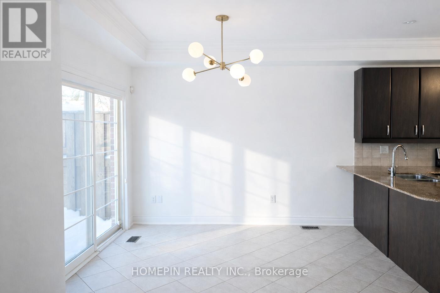 40 Chapman Court, Aurora, Ontario  L4G 0E2 - Photo 10 - N12712058