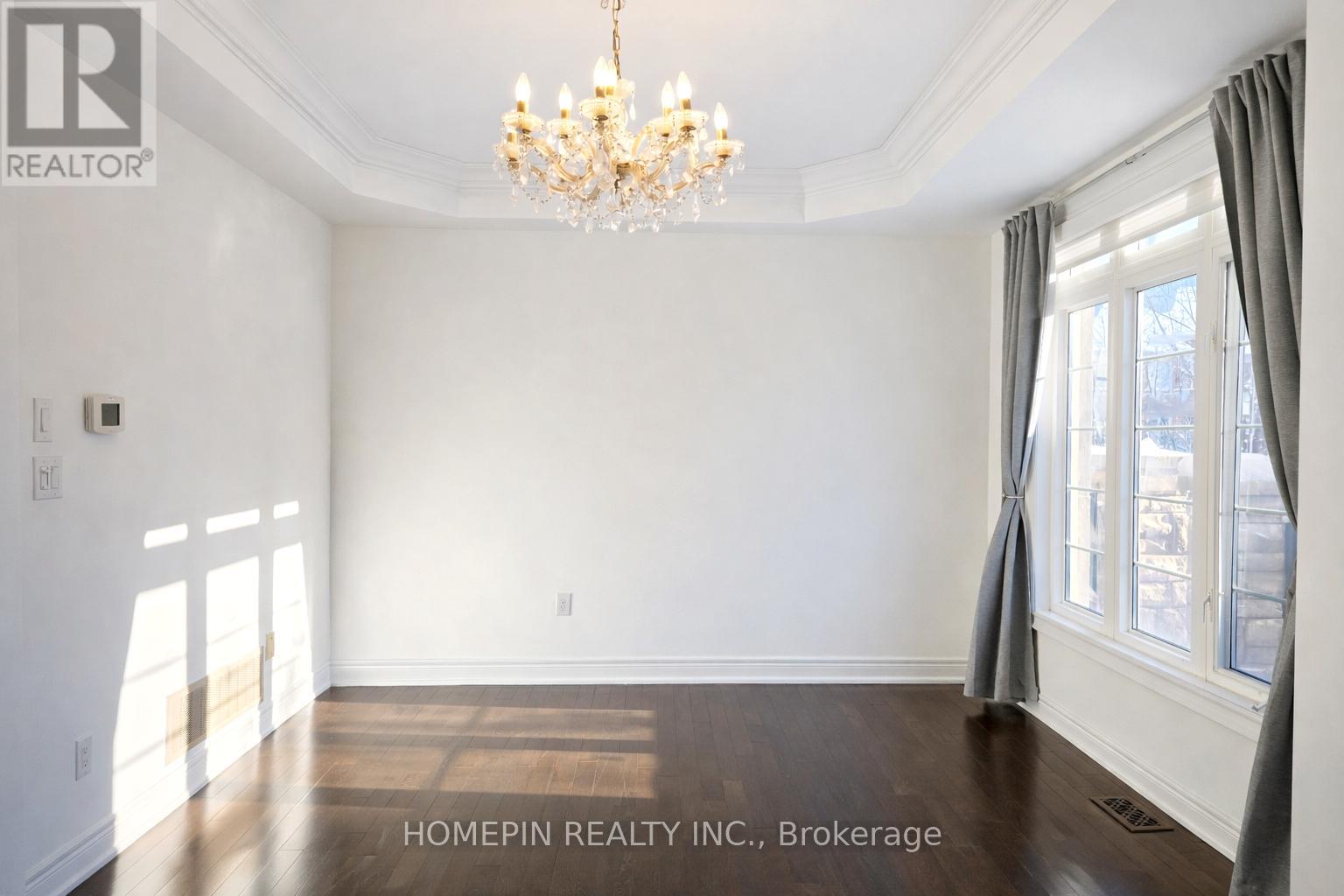 40 Chapman Court, Aurora, Ontario  L4G 0E2 - Photo 5 - N12712058