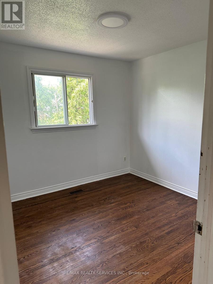 Main - 134 Jade Crescent, Brampton, Ontario  L6S 3H8 - Photo 11 - W12712012