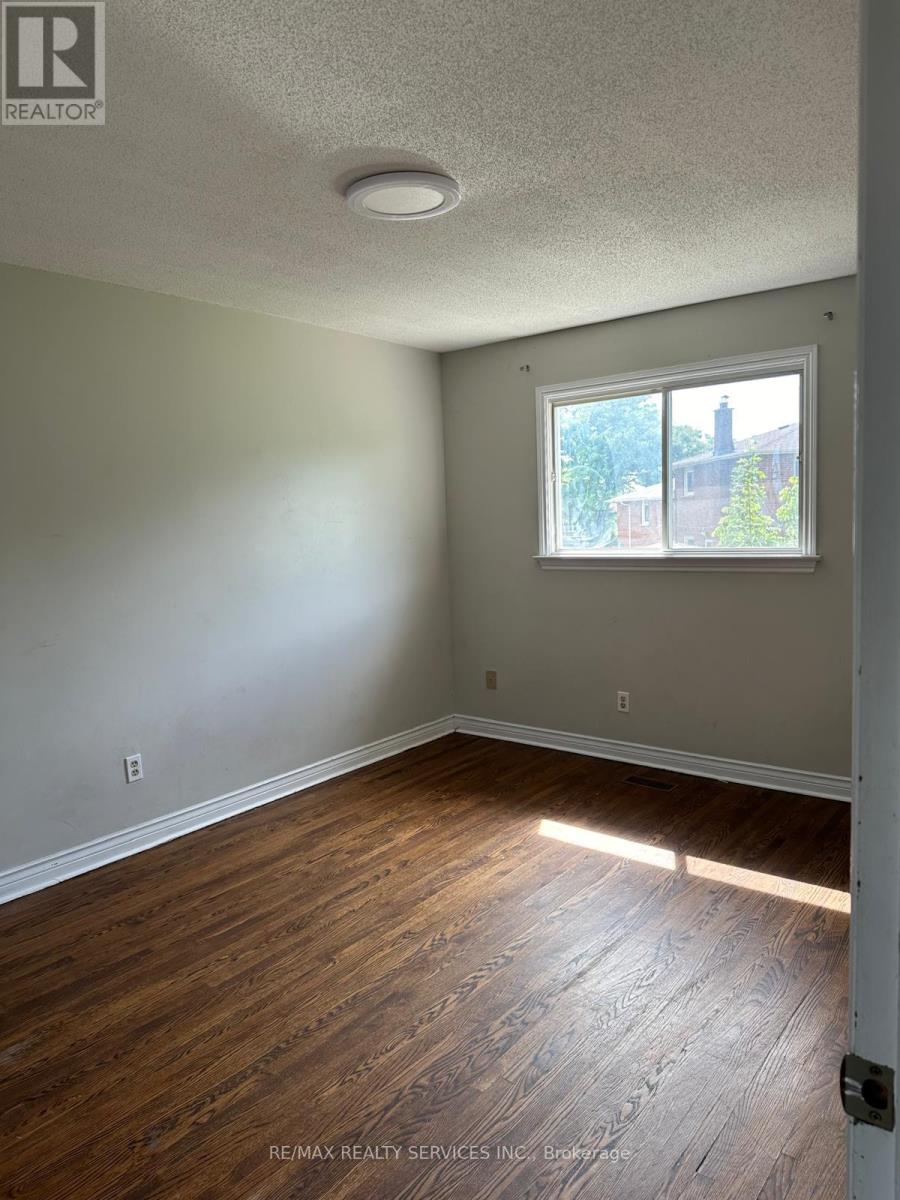 Main - 134 Jade Crescent, Brampton, Ontario  L6S 3H8 - Photo 12 - W12712012