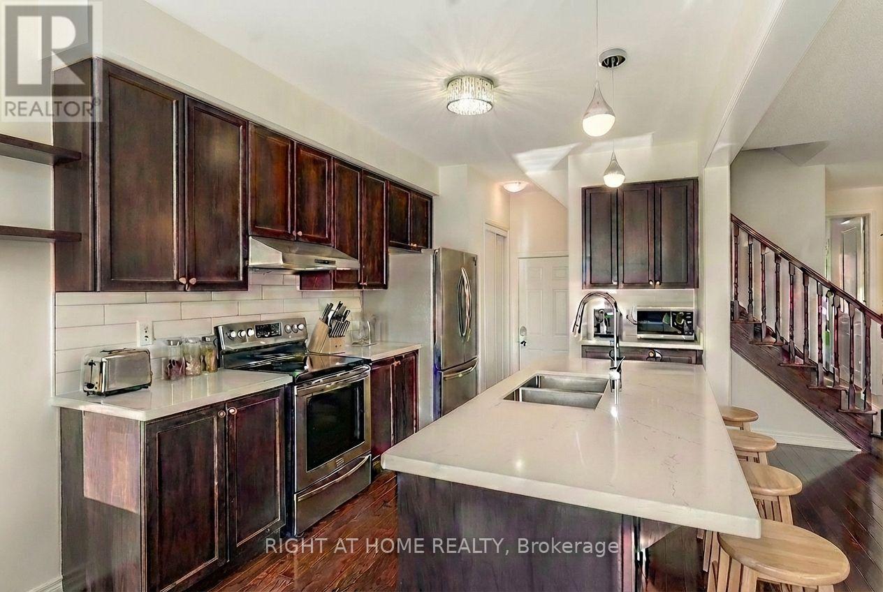 8 Callandar Road, Brampton, Ontario  L7Z 4V1 - Photo 5 - W12712022