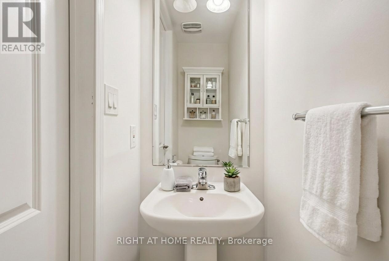 8 Callandar Road, Brampton, Ontario  L7Z 4V1 - Photo 7 - W12712022